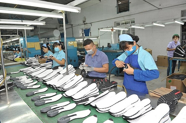 Tiếng Trung giao tiếp trong công xưởng sản xuất giày