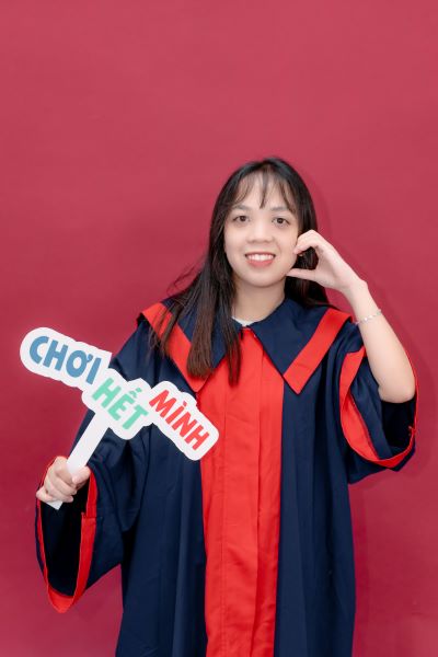 Hoàng Thị Khánh Ly