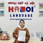 Trao tặng 10 triệu tiền học bổng khuyến học cho học viên đạt HSK