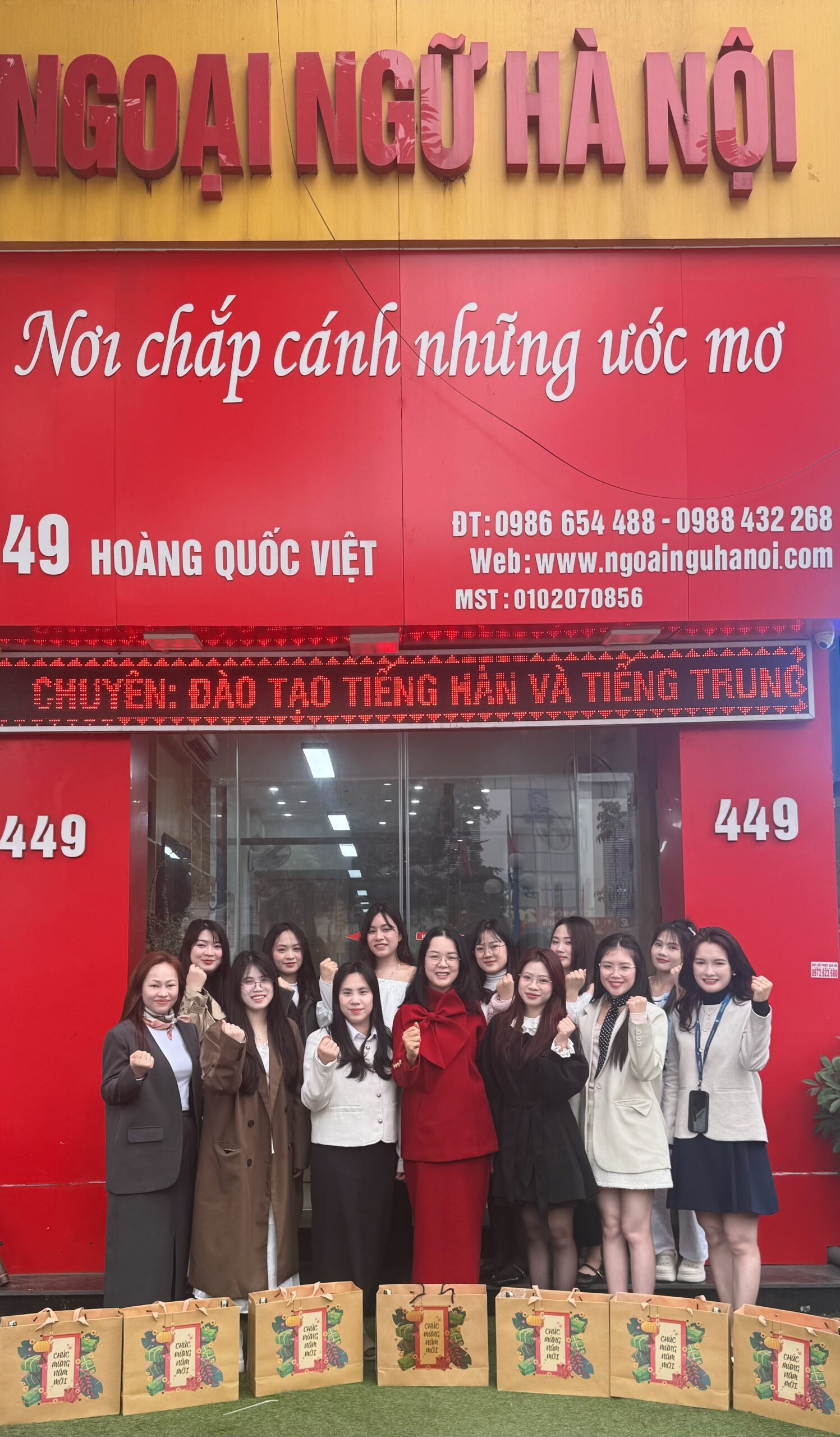 TỔNG KẾT NĂM 2025 – HÀNH TRÌNH NỖ LỰC, GẮN KẾT VÀ BỨT PHÁ CỦA TRUNG TÂM NGOẠI NGỮ HÀ NỘI